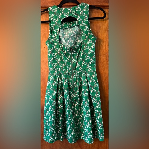 ModCloth, Sunny Girl Kelly Green Bird Print Dress - Picture 2 of 5